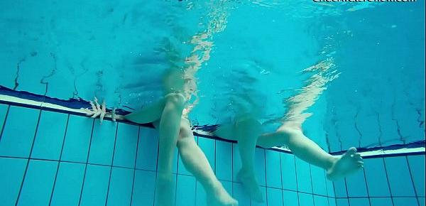  Diana and Simonna hot lesbians underwater